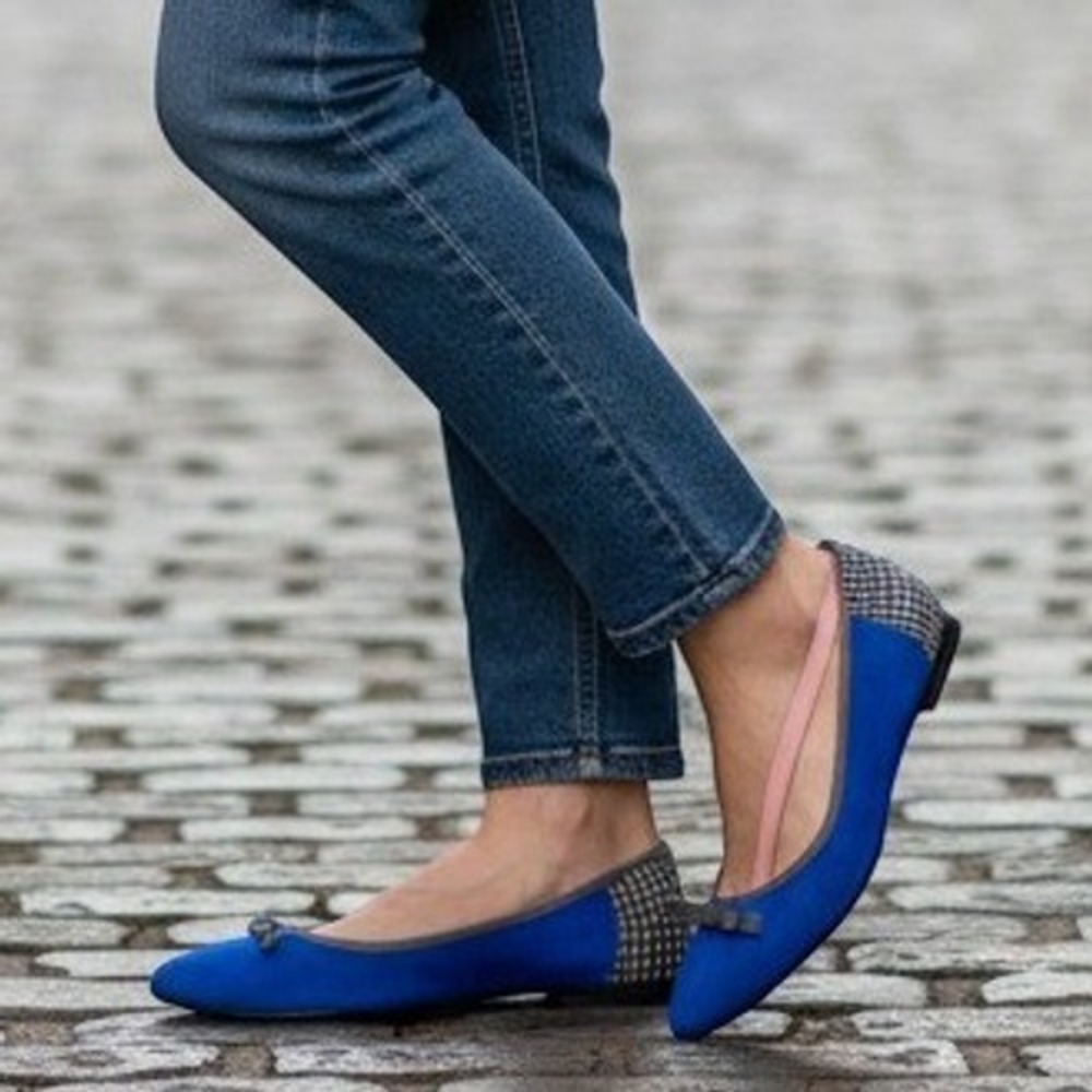 Unisa Unpaoba Women Pointed Toe Flat Size 7.5 Professional Blue Houndstooth